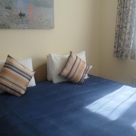 Montrose Guest House Ромфорд Экстерьер фото