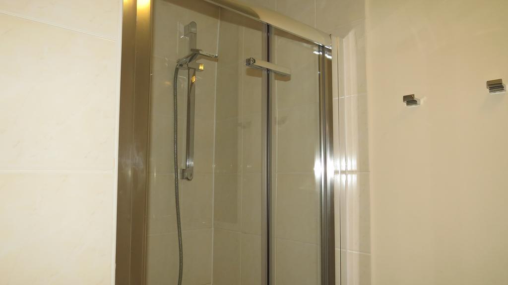 Montrose Guest House Ромфорд Экстерьер фото