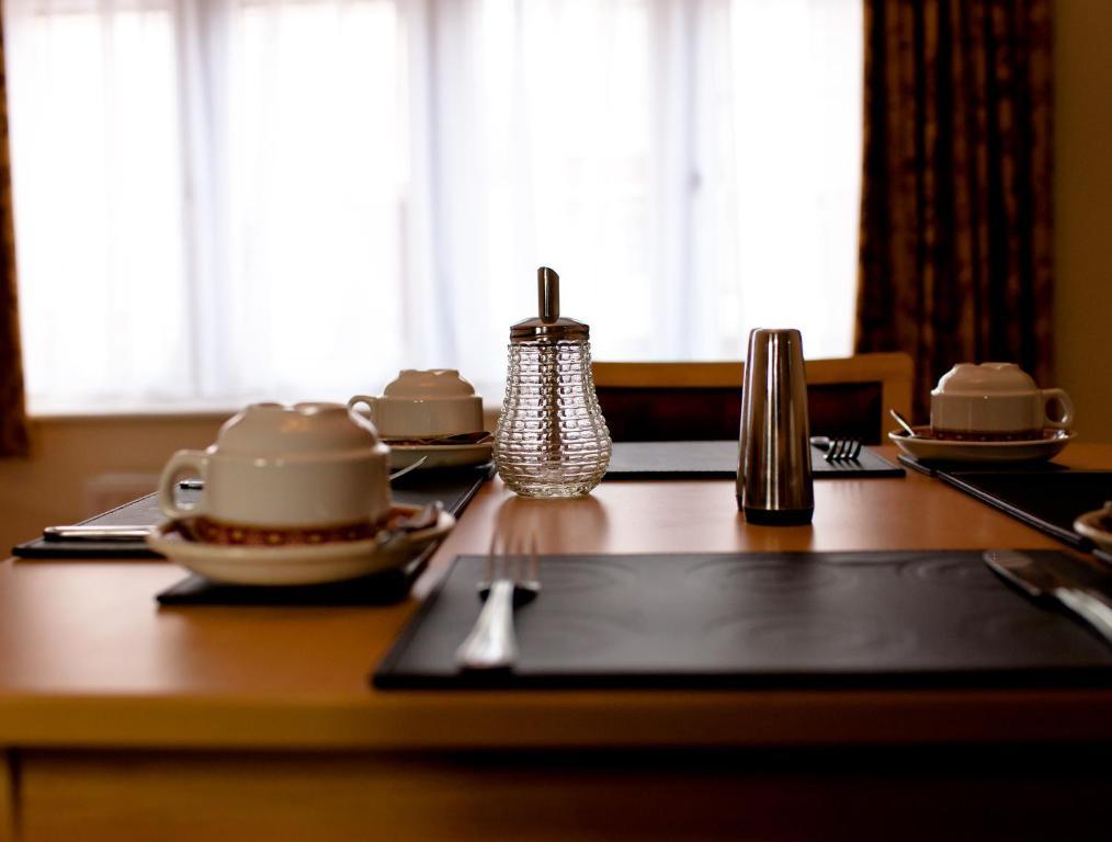 Montrose Guest House Ромфорд Экстерьер фото
